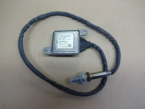 Background image for Mercedes Original Nox Sensor Lambdasonde Continental A0009059803