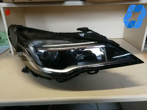 Background image for Opel Astra Scheinwerfer Halogen Rechts 39047199
