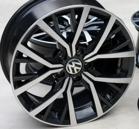 Background image for Original VW Tiguan Alufelge 17 Zoll "Tulsa" dark graphite 5NN601025K + Nabendeckel