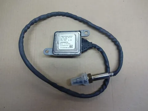 Background image for Mercedes Original Nox Sensor Lambdasonde Continental A0009059803
